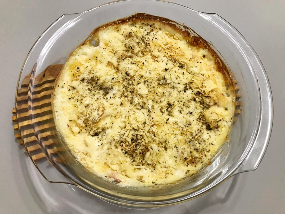 Frango Recheado na Travessa é simples de preparar — Foto: Mainara Screpanti/Cedida