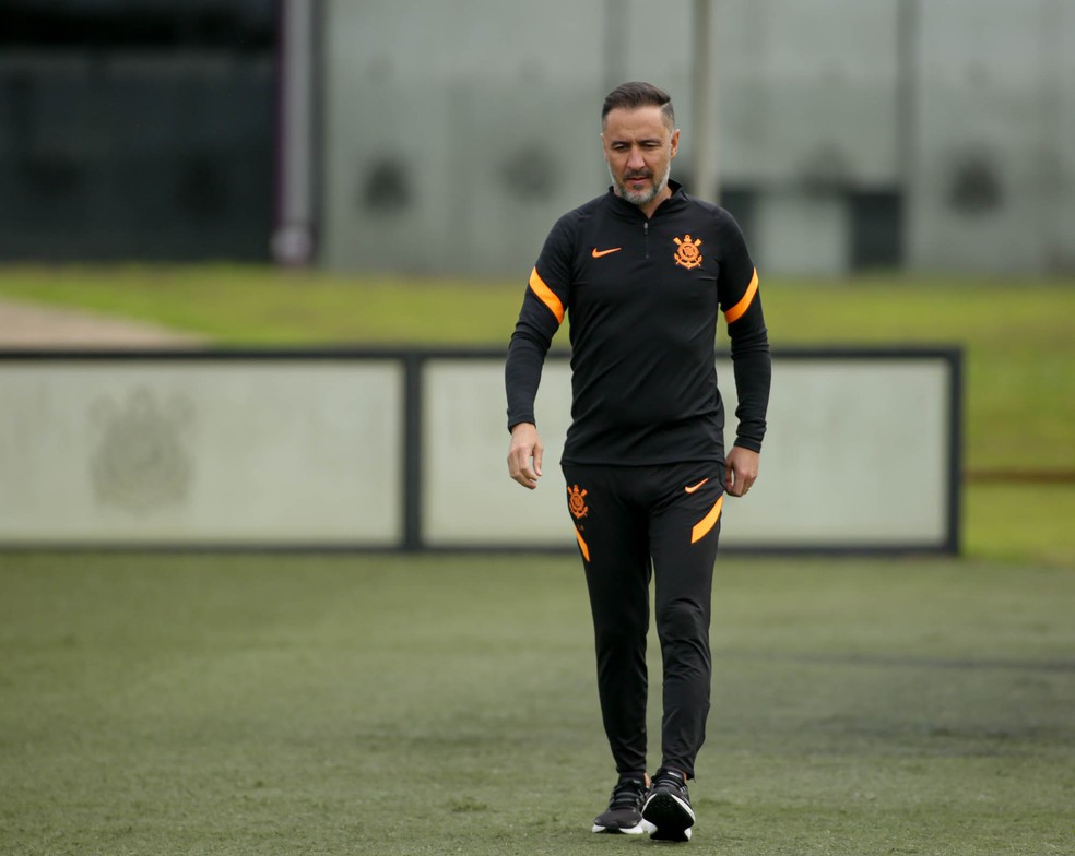 Vítor Pereira repete Sylvinho e mantém Corinthians como time mais disciplinado da Série A