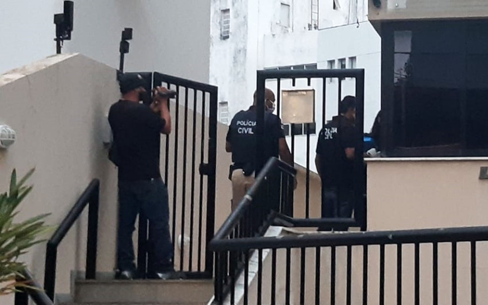 Polícia Civil da Bahia faz operação contra empresa que deixou de entregar respiradores a estados do Nordeste — Foto: Adriana Oliveira/TV Bahia