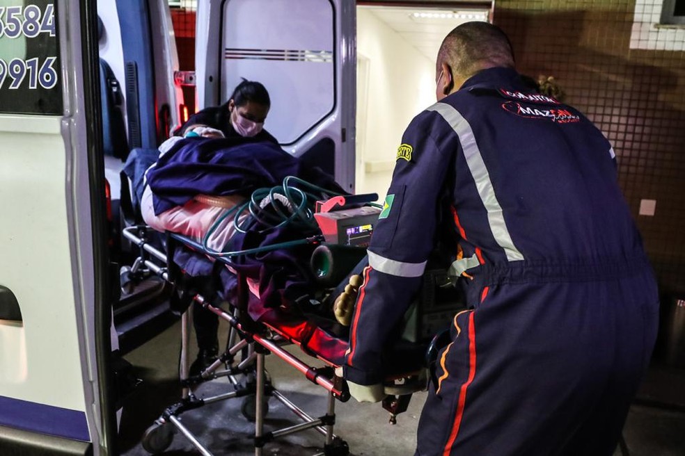 Pacientes chegam a Manaus vindos de Rondônia — Foto: Divulgação