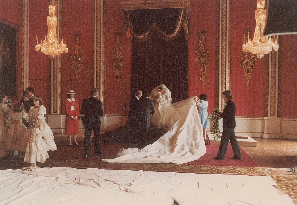  Fotos inéditas do casamento de Lady Di e Príncipe Charles vão à leilão (Foto: Reprodução)