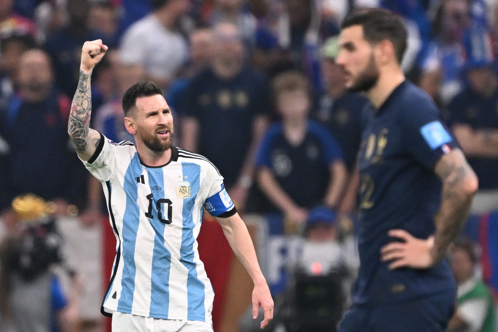 Messi abre o placar na final, contra a França — Foto: Kirill KUDRYAVTSEV / AFP
