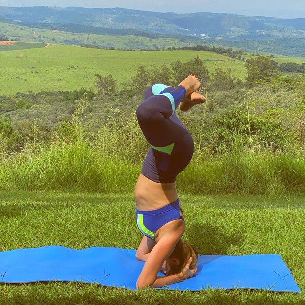 Rafa Brites impressiona com posturas de yoga (Foto: reprodução/Instagram)