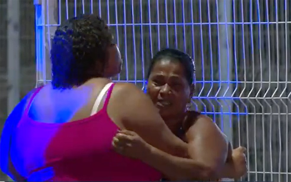 Mãe do jovem morto no ataque disse que ele vendia frutas na Av. Joana Angélica — Foto: Reprodução/TV Bahia