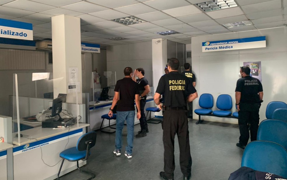Mandado de prisão é para o chefe da agência da Previdência Social na cidade de Sapeaçu — Foto: Divulgação/Polícia Federal