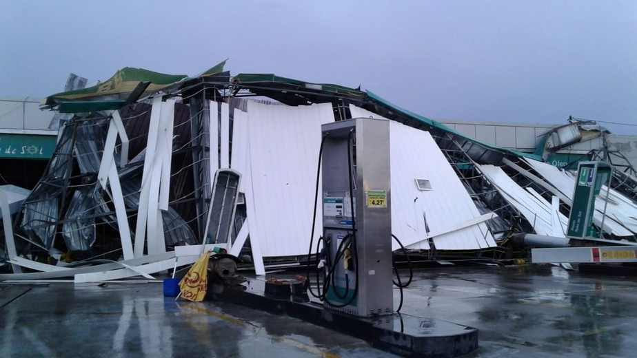 Temporal deixa casas sem energia elÃ©trica e provoca estragos em SC