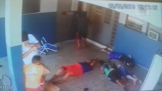 Vídeo mostra momento em que presos são atingidos por tiros em albergue penal de São Borja