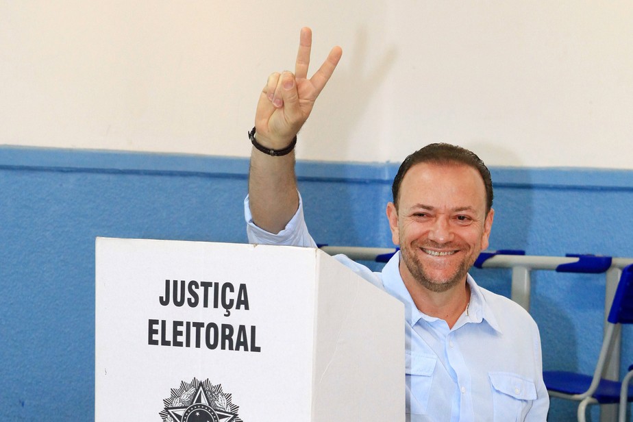 O ex-ministro da Comunicação Social Edinho Silva, após votar nas eleições de 2016