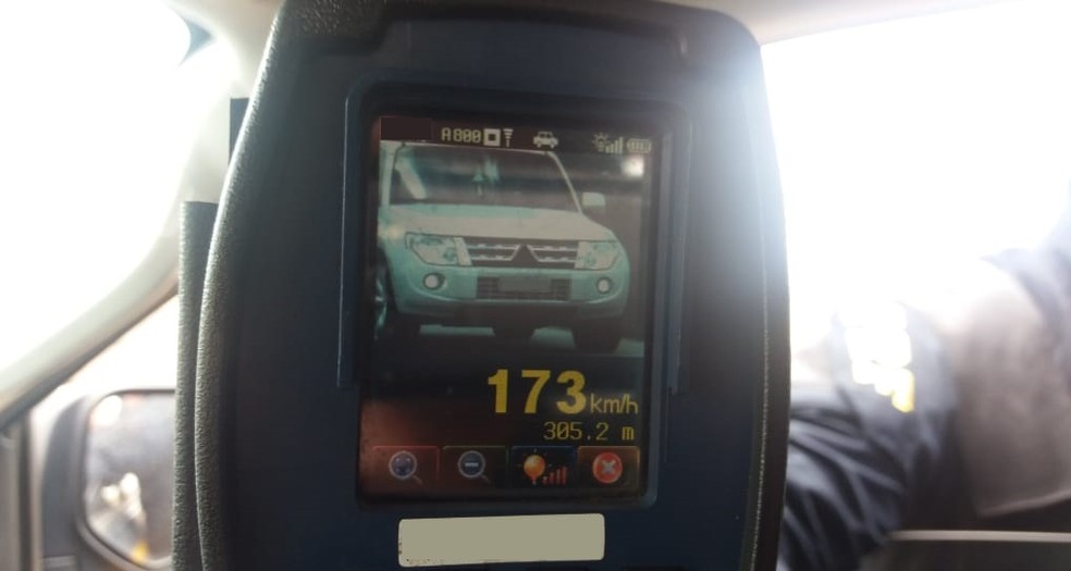 Radar registrou veÃ­culo a 173 km/h na BR-232, em Bezeros, no Agreste de Pernambuco, na quinta (11) â Foto: PRF/DivulgaÃ§Ã£o