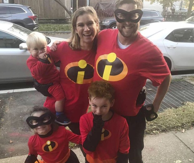 Maeve Kennedy com o marido, David McKean, com os filhos Gideon, Gabriella e Toby (Foto: Reprodução/Instagram)