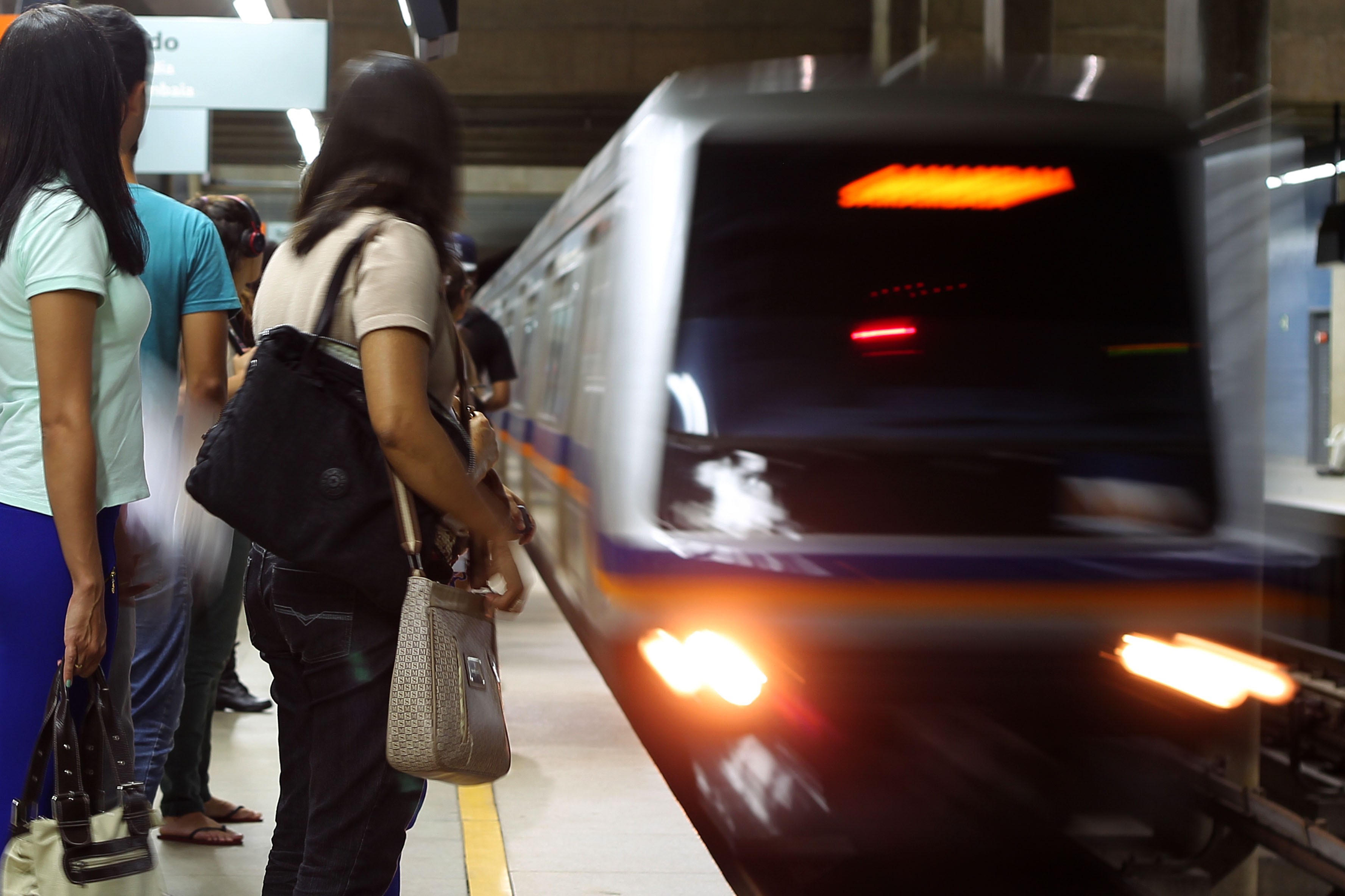 Metrô não funciona neste domingo (13), no DF
