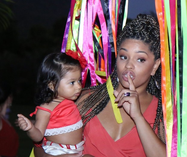 Juliana Alves com Yolanda (Foto: AgNews) Juliana Alves com Yolanda (Foto: AgNews)