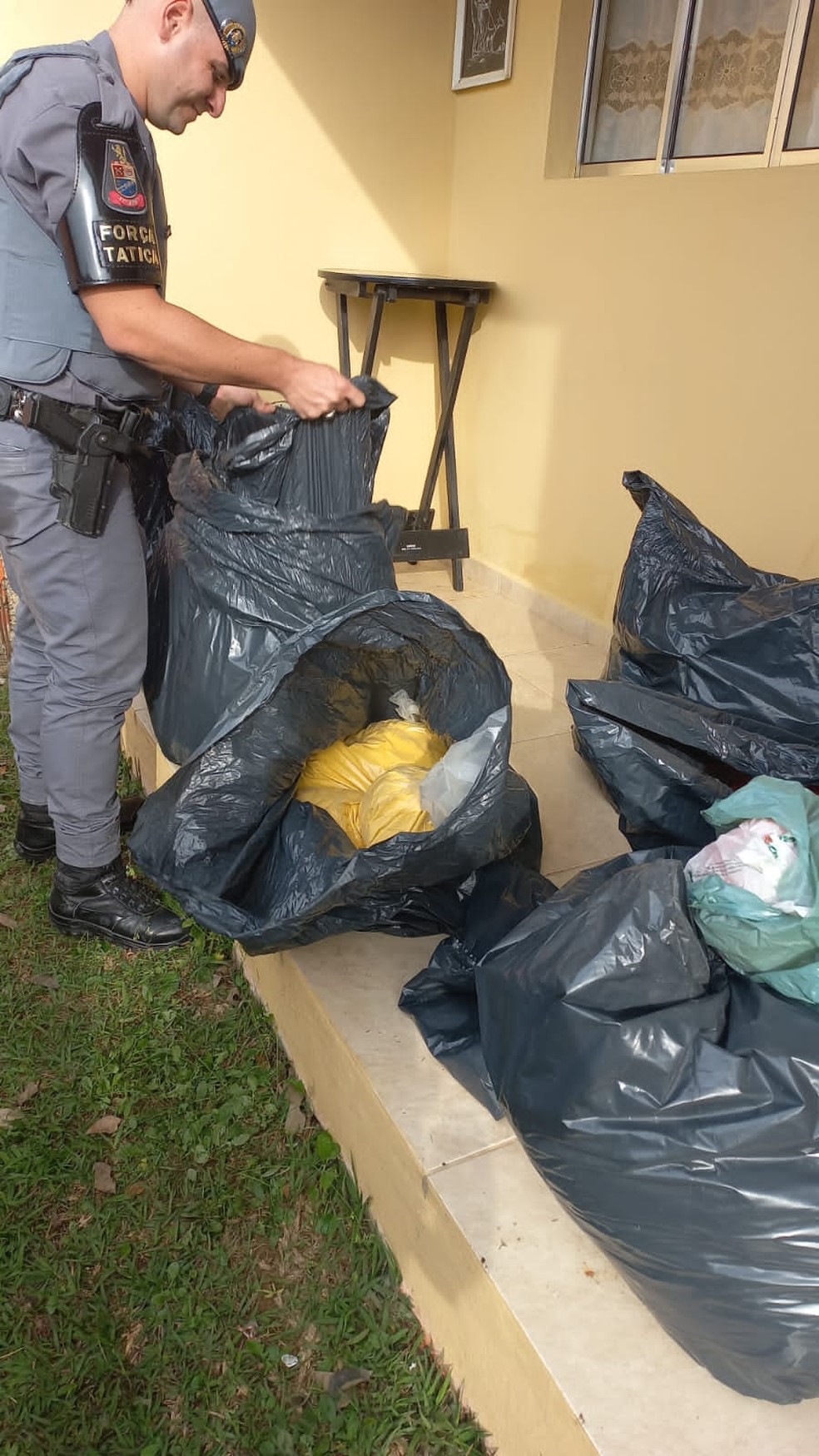 Operação da Polícia Militar e do Ministério Público apreendeu porções de cocaína em Indaiatuba (SP) — Foto: Polícia Militar
