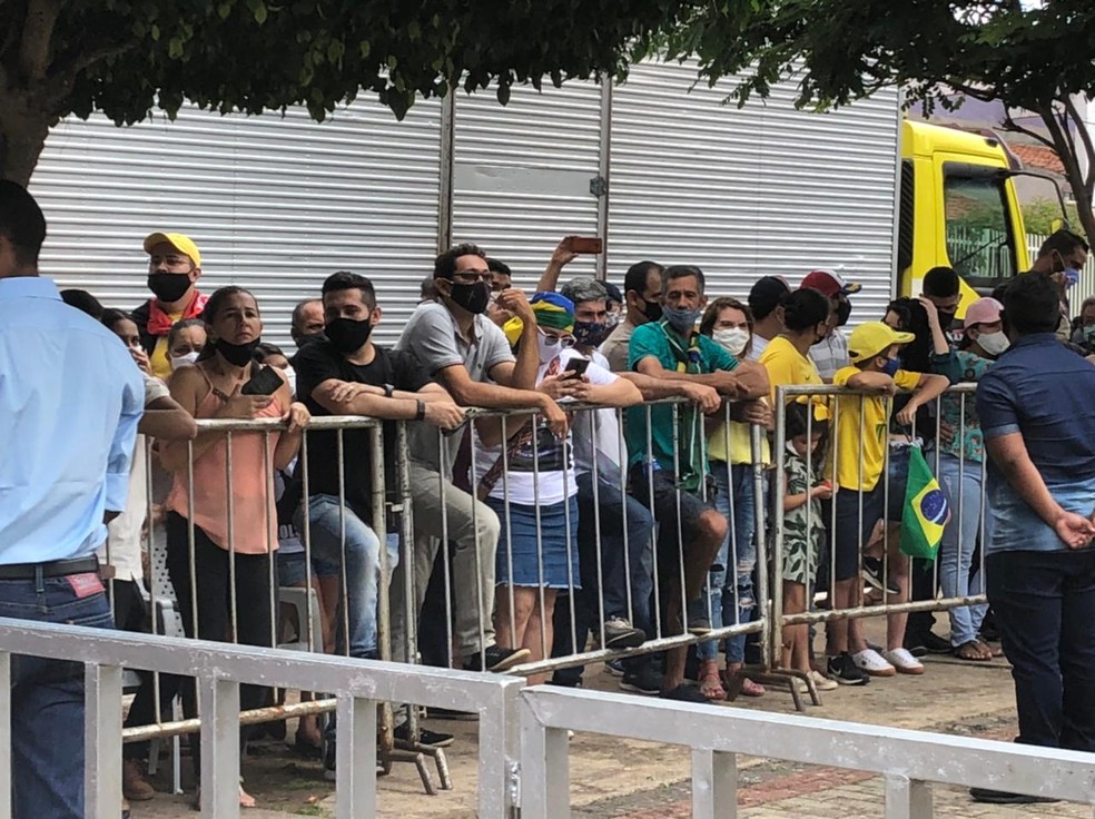 Governador Camilo Santana afirmou que não iria participar de evento com Bolsonaro no Ceará por não concordar com aglomeração — Foto: Mateus Ferreira/TV Verdes Mares