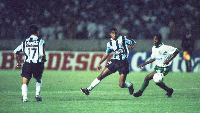 Roger revive como técnico atmosfera dos anos 90 contra Palmeiras