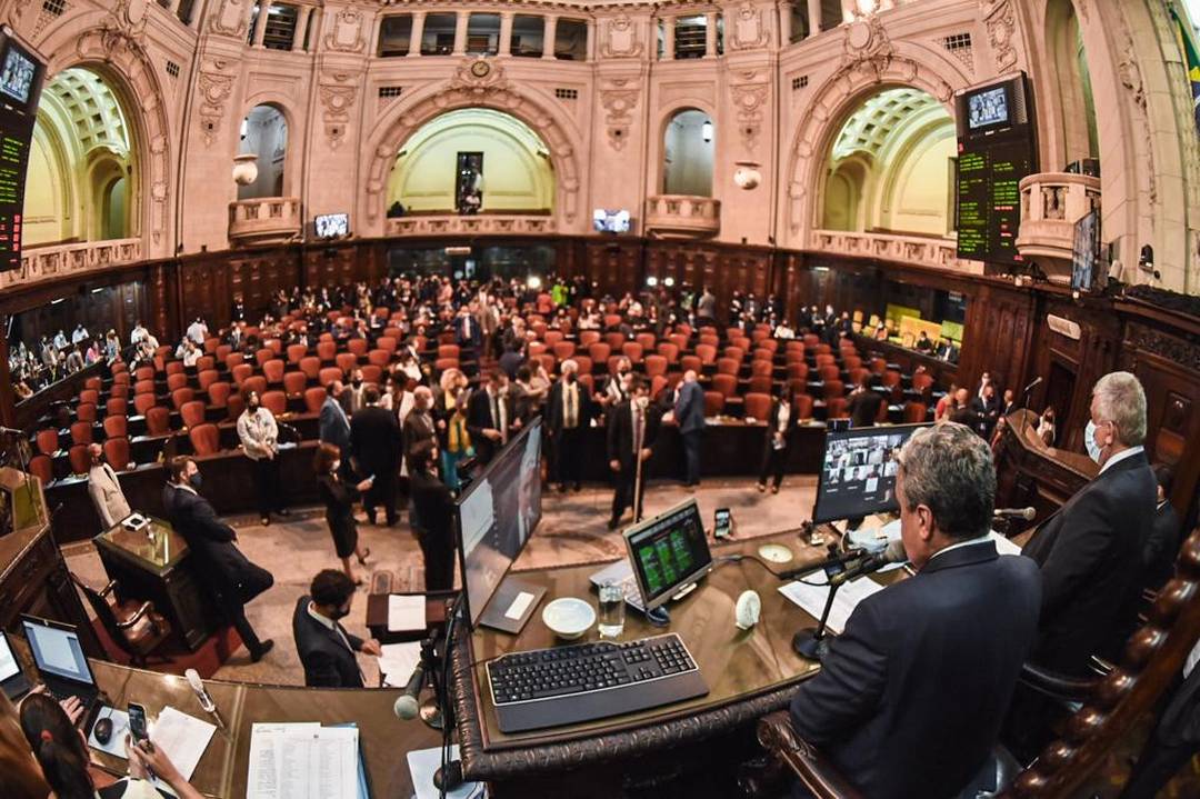 Sessão que debate impeachment de Wilson Witzel continua na Alerj