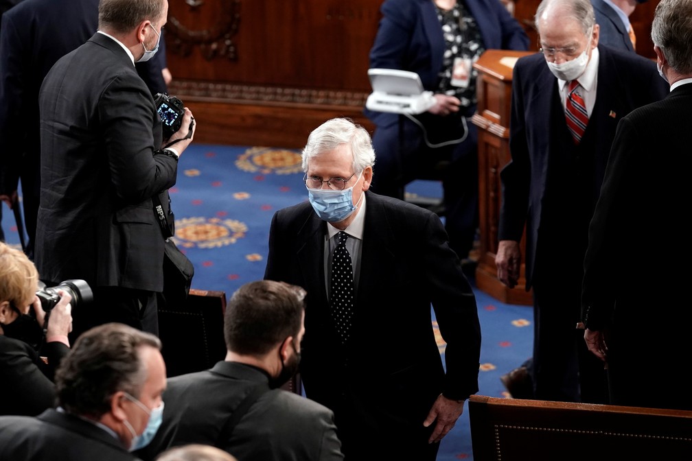 Mitch McConnell, líder republicano no Senado, chega para contagem dos votos da eleição presidencial no Congresso dos EUA nesta quarta-feira (6) — Foto: J. Scott Applewhite/Pool via Reuters