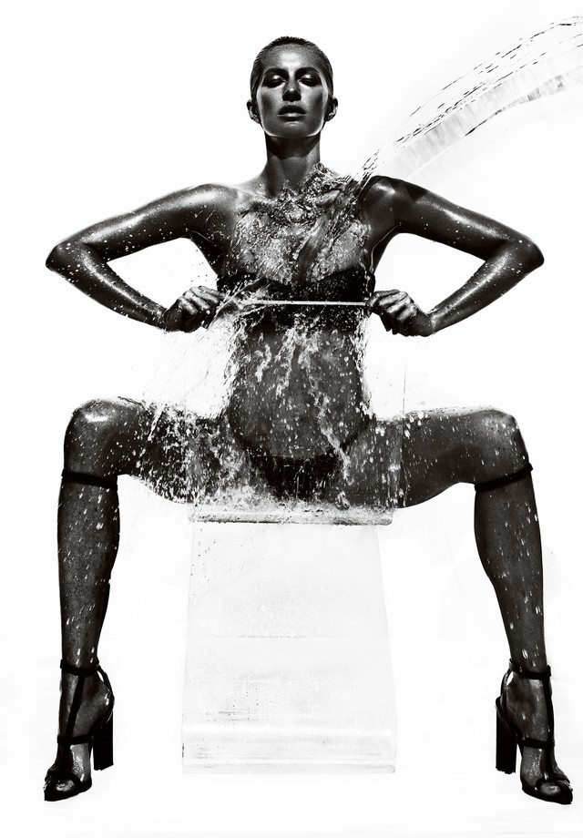 Gisele Bündchen (Foto: Foto: Mario Testino / Styling: Sarajane Hoare / Cabelo: Christiaan Houtenbos / Maquiagem: James Jaliardos / Locação: Los Angeles, EUA / Vogue Brasil, 2013)
