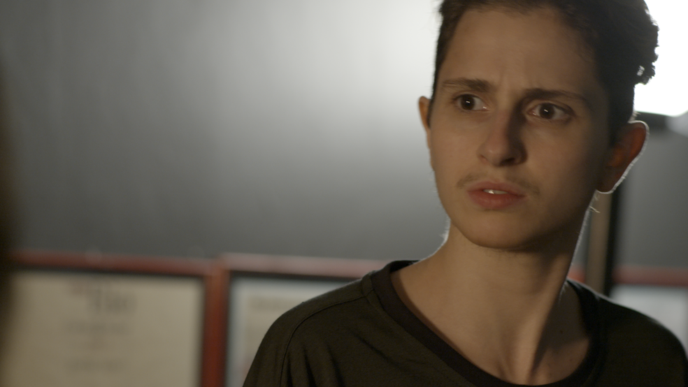 Olha a cara de Ivan de quem adorou o presente! (Foto: TV Globo)