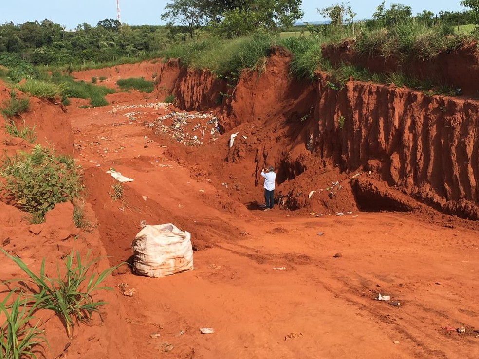 Trabalhadores morreram soterrados no aterro sanitário de Indiana — Foto: João Alberto Pedrini/G1