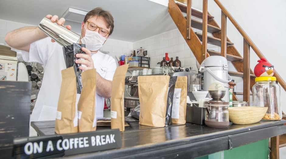 Marcos Martins, proprietário do Mar de Café: estabelecimento é um dos que vêm se adaptando às vendas na quarentena (Foto: Ricardo Matsukawa / Ricardo Yoithi Matsukawa-ME / Sebrae-SP)