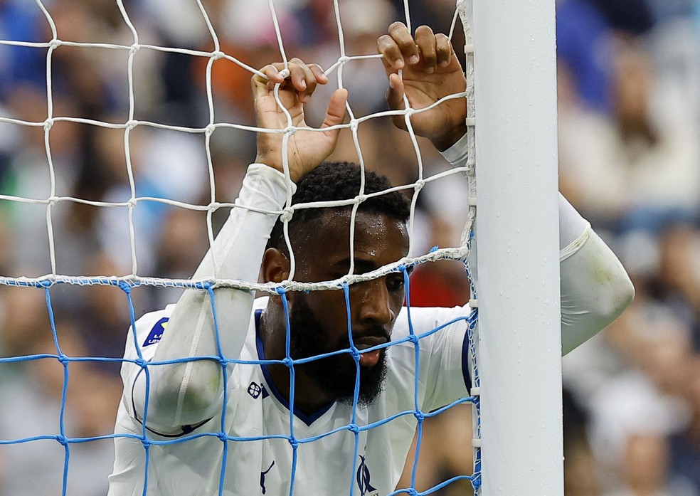 Gerson lamenta derrota do Olympique para o Ajaccio &mdash; Foto: REUTERS