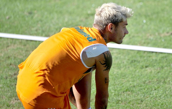 Rafael Sobis com atadura no treino do Fluminense (Foto: Moyses Ferman / Site Oficial do Fluminense) Rafael Sobis com atadura no treino do Fluminense (Foto: Moyses Ferman / Site Oficial do Fluminense)