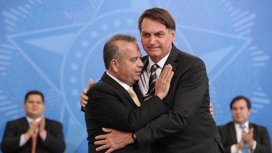 O impacto dos atentados nas chances do candidato do clã Bolsonaro à presidência do Senado