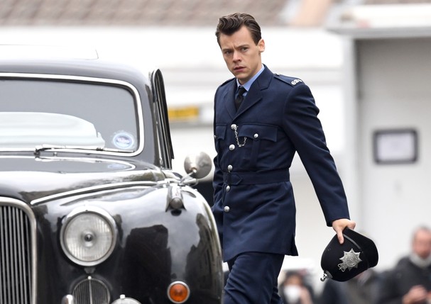 BRIGHTON, ENGLAND - MAY 14: Harry Styles seen on the film set for 'My Policeman' on May 14, 2021 in Brighton, England. (Photo by Karwai Tang/WireImage) (Foto: WireImage)