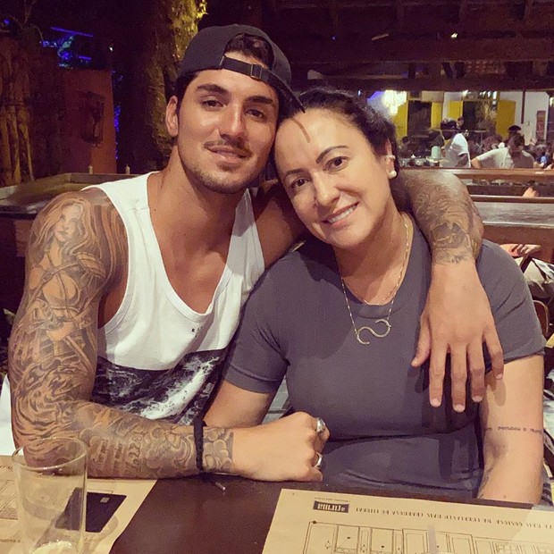 Gabriel Medina e Simone Medina (Foto: Reprodução/Instagram )