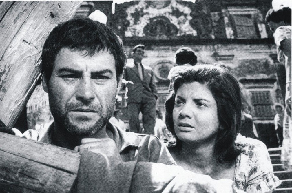 Leonardo Villar e Glória Menezes no filme 'O pagador de promessas', de 1962 — Foto: Reprodução