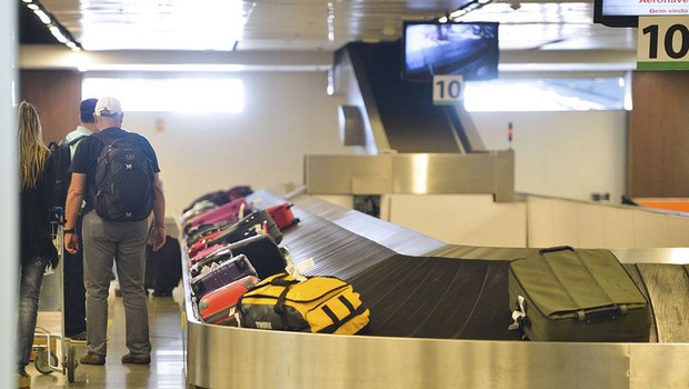 Malas na esteira do aeroporto ; babagem ; viagem ; passageiros ; viajar ; passagens aéreas ; (Foto: José Cruz/Agência Brasil)