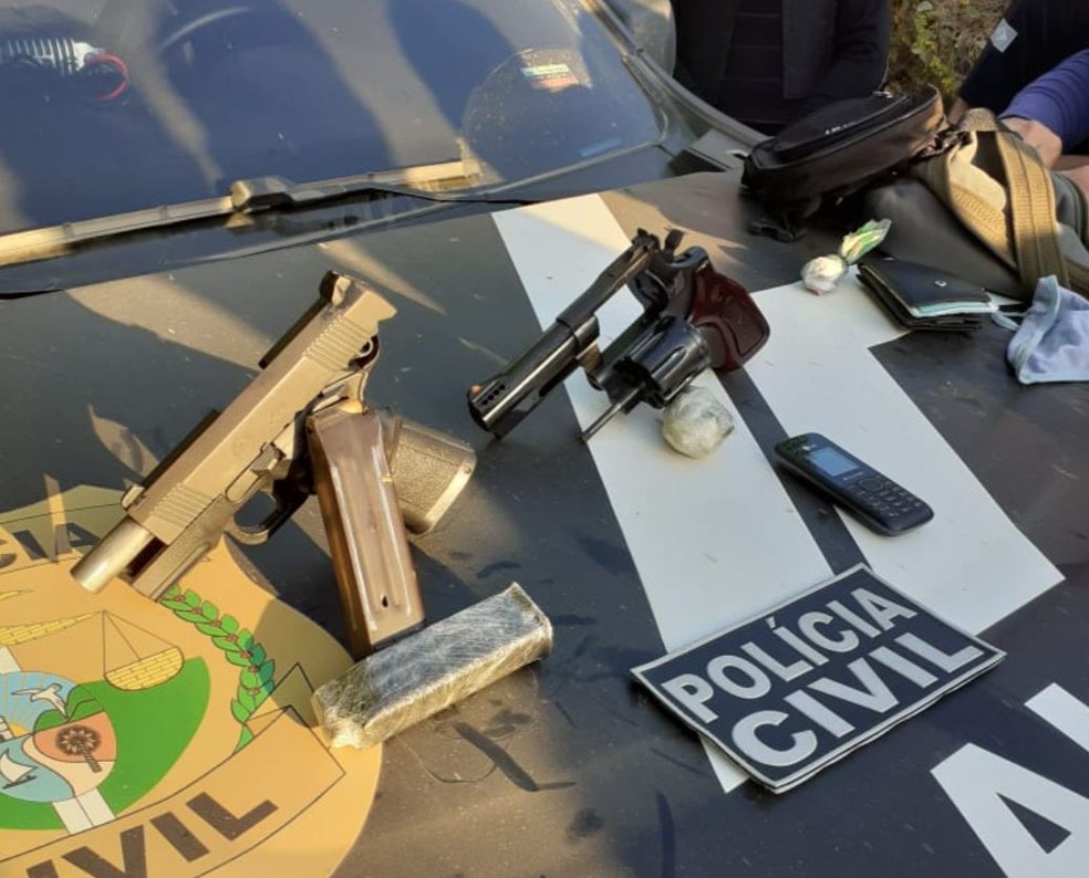 Tiago Frota Grigorio, 33 anos, foi preso com duas armas municiadas e um documento falso no município de Frecheirinha, no interior do Ceará. — Foto: Polícia Civil/ Divulgação