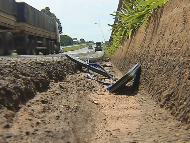 Pai morreu no local do acidente (Foto: Reprodução/TV TEM)