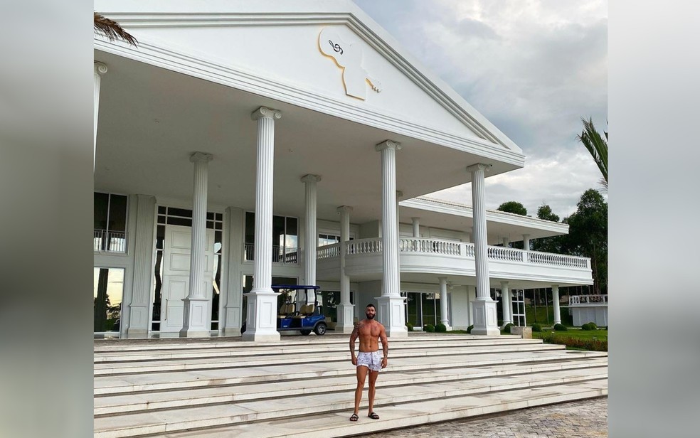 Gusttavo Lima em fazenda de Bela Vista de Goi&aacute;s &mdash; Foto: Reprodu&ccedil;&atilde;o/Instagram