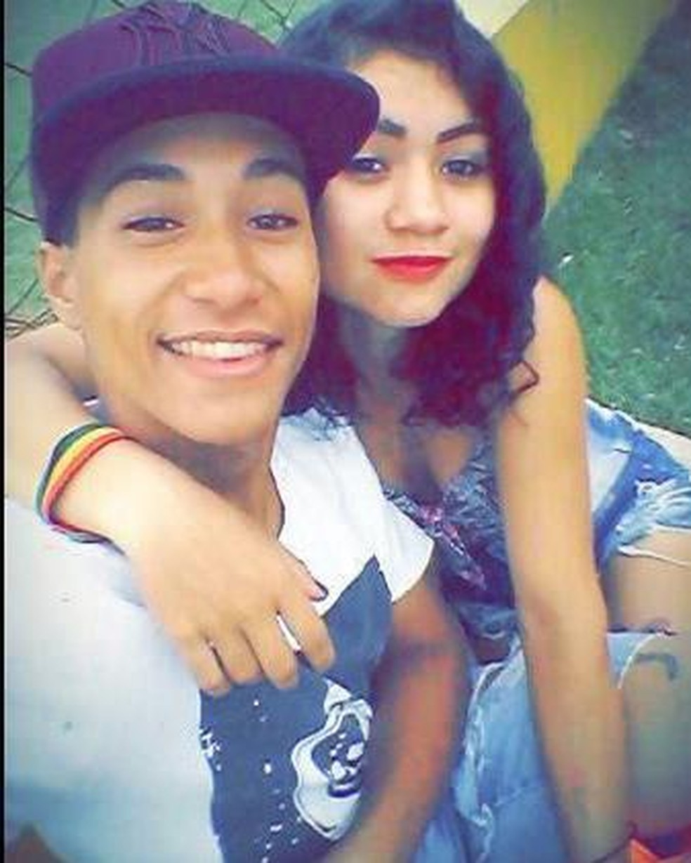 Jovem declara amor por namorada que ele matou apÃ³s esganÃ¡-la com uma corrente de cachorro, em SidrolÃ¢ndia. â Foto: Facebook/ReproduÃ§Ã£o