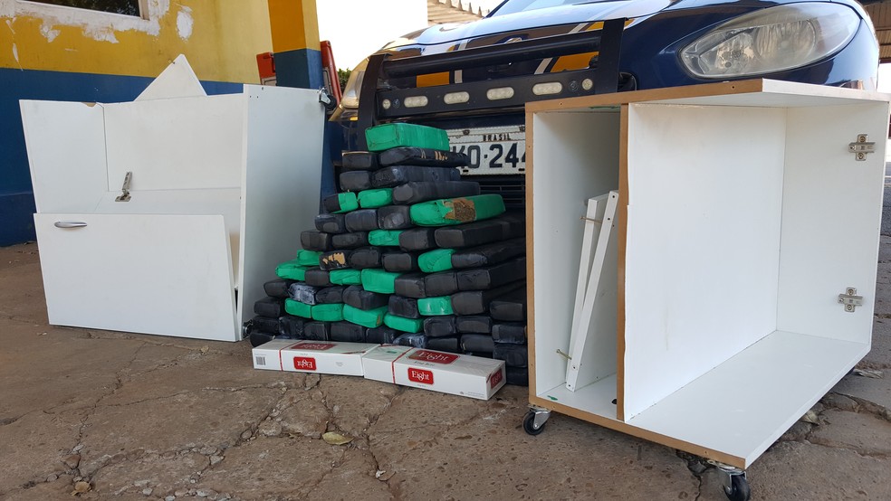 Prf De Ro Apreende 60 Kg De Maconha Dentro De Armario Em Onibus Ji Parana E Regiao Central G1