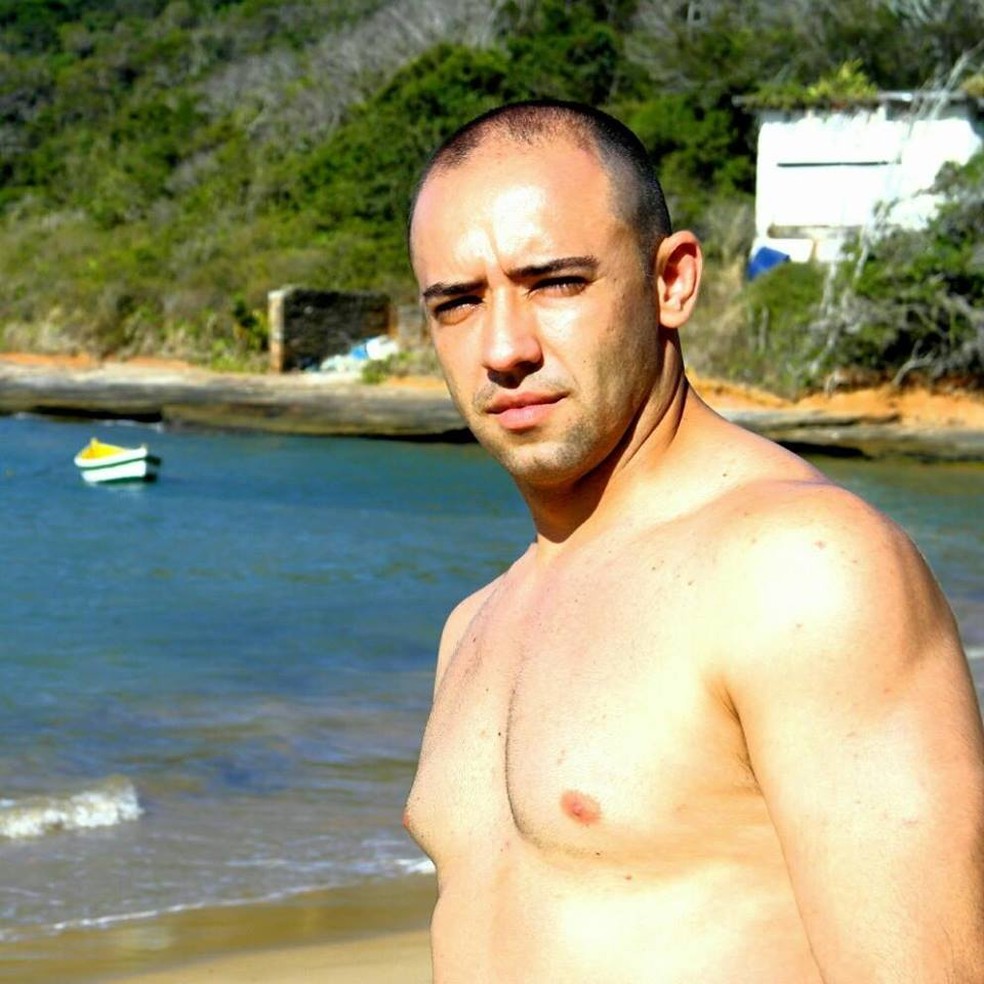 Fellipe Brasileiro tinha 34 anos e foi baleado durante uma operação no Complexo do Alemão, na Zona Norte do Rio — Foto: Reprodução/Facebook