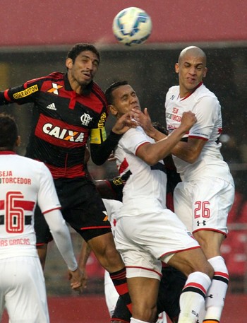 Wallace - São Paulo x Flamengo (Foto: Gilvan de Souza/ Flamengo Oficial)