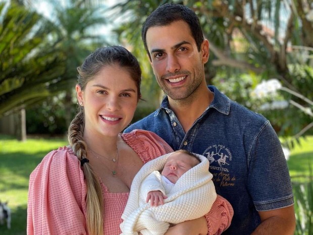 Bárbara Evans e Gustavo Theodoro são pais de Ayla (Foto: Reprodução/Instagram)