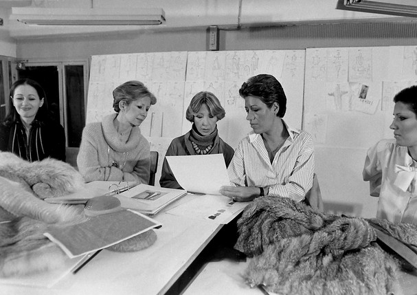 1977 Fendi sisters Alda. Paola. Franca. Carla and in their Atelier. (Photo by: AGF/Universal Images Group via Getty Images) (Foto: Universal Images Group via Getty)