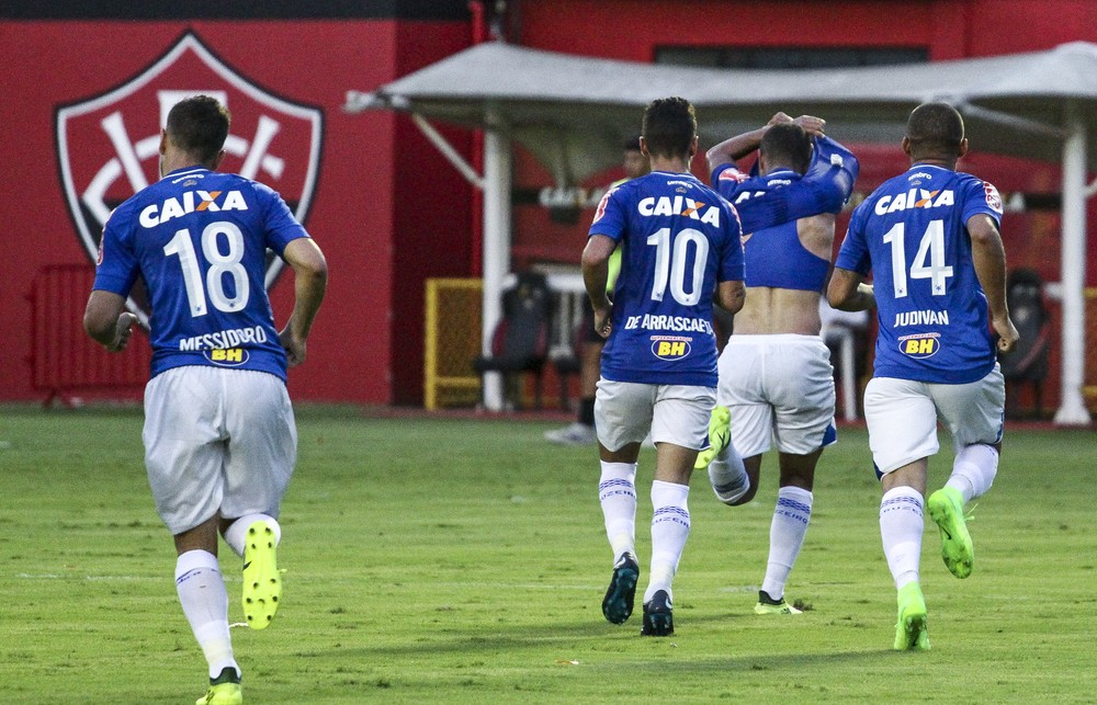 Na volta ao time titular, Alisson encerra jejum de cinco meses com gol de empate