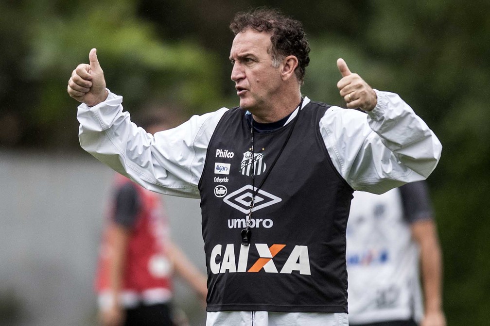 Santos quer fechar com Cuca antes do início do Brasileirão