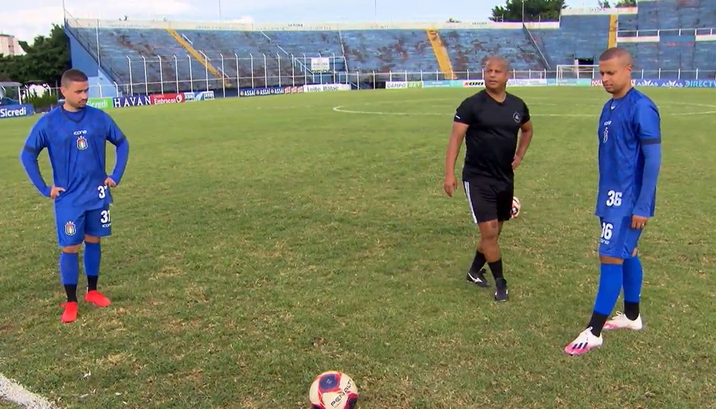 Marcelinho Carioca diz que chorou ao ver o gol de falta do filho: 