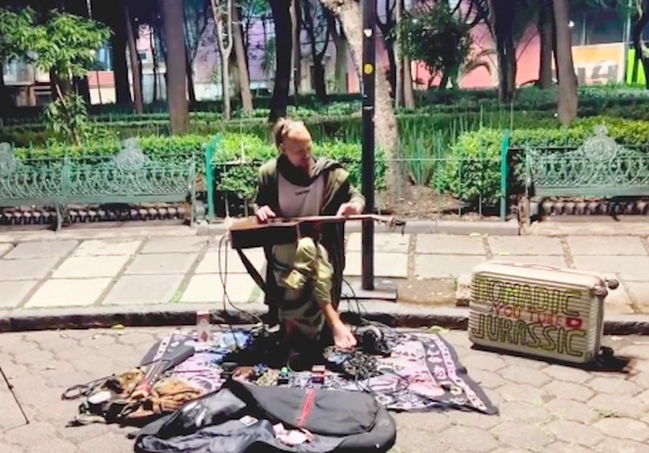 O músico neozelandês Daniel Bedingfield em praça da Cidade do México