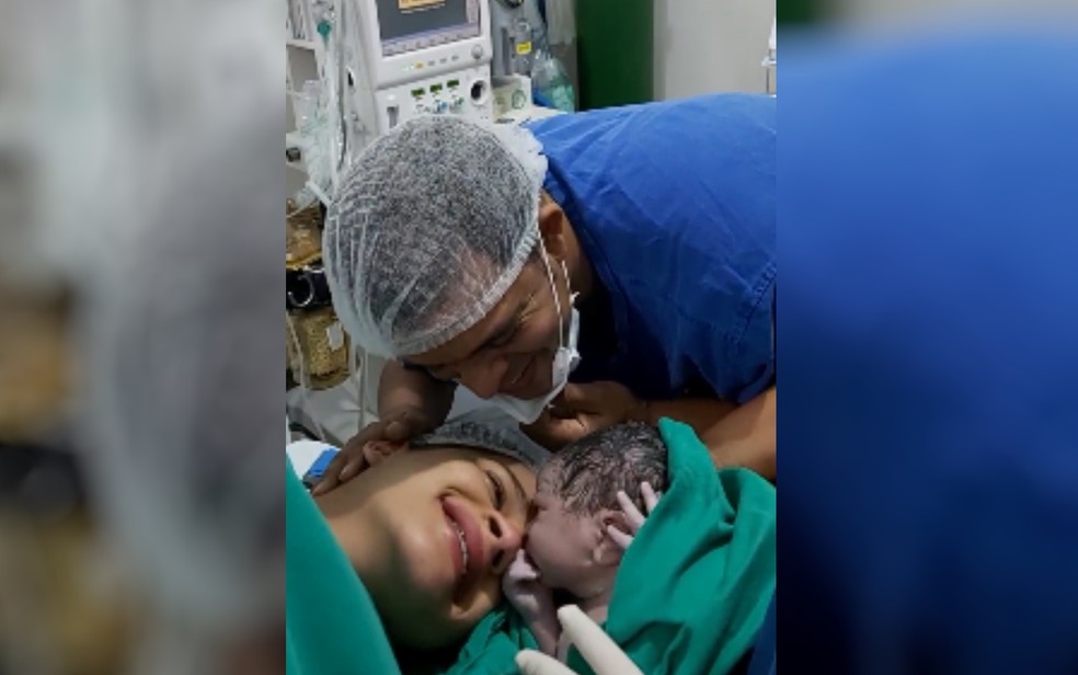 Casal surdo tem ajuda de int�rprete em Libras para se comunicar com m�dicos no nascimento do 1� filho � Foto: Reprodu��o/TV Anhanguera