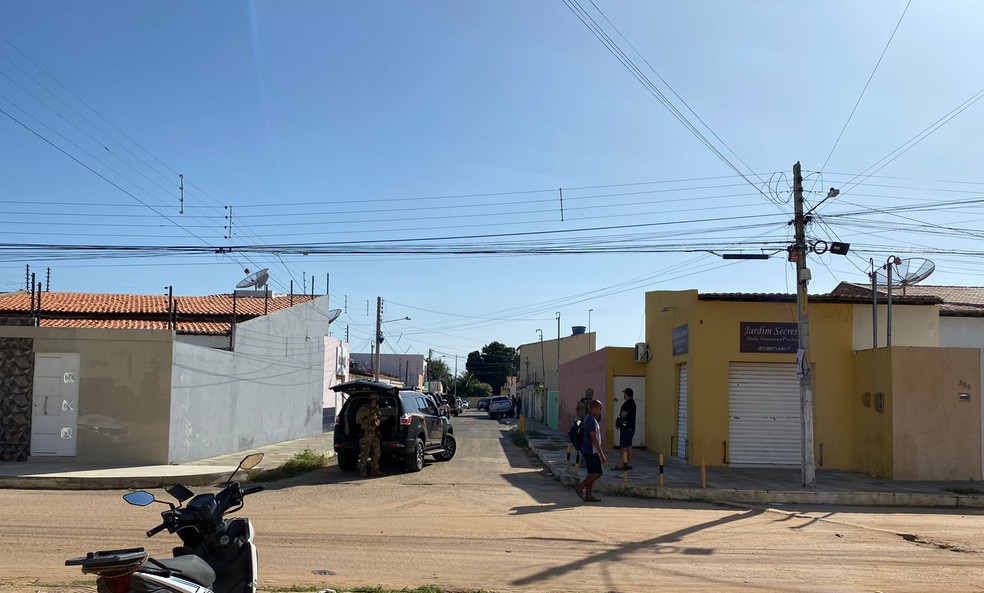 Polícia Federal faz buscas em endereços ligados ao vereador Gaturiano Cigano — Foto: Paulo Ricardo Sobral / TV Grande Rio