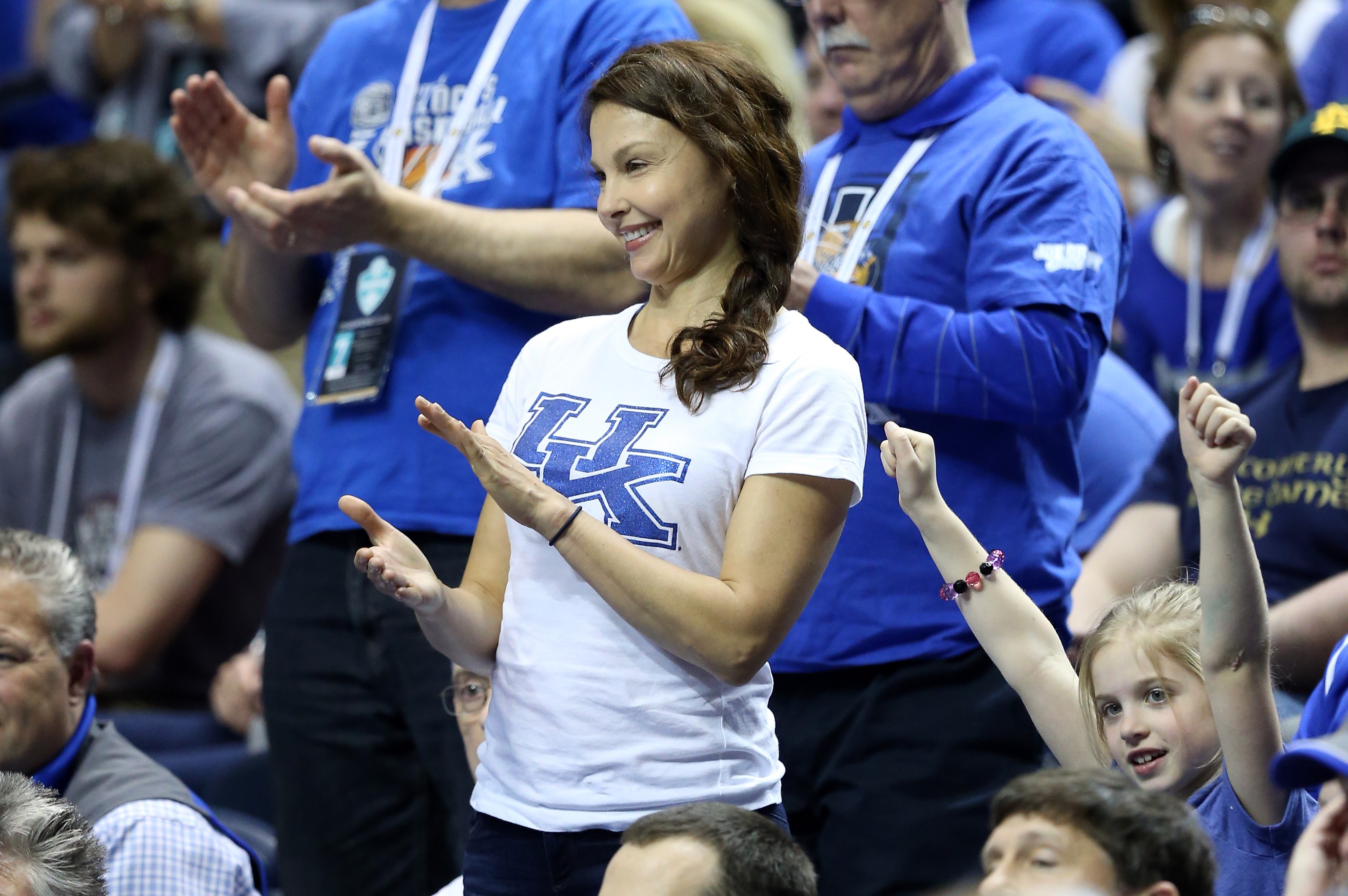 Ashley Judd durante partida de basquete dos times Kentucky X Arkansas, quando fez um comentário em seu Twitter e sofreu agressões pela internet (Foto: Getty Images)