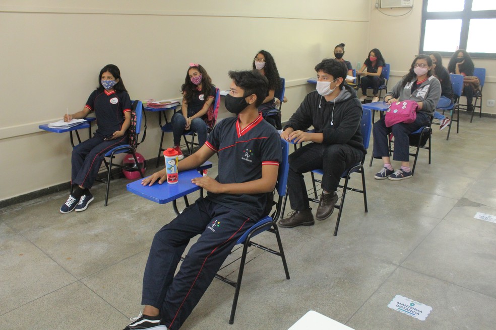 Alunos precisam usar máscara durante as aulas.  — Foto: Matheus Castro/G1 AM