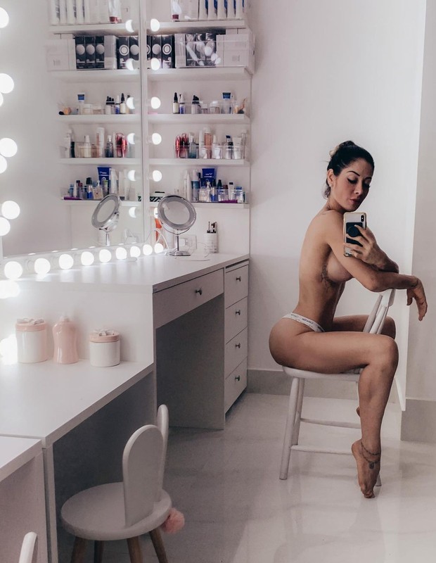 Mayra Cardi posa de calcinha (Foto: Reprodução/Instagram)